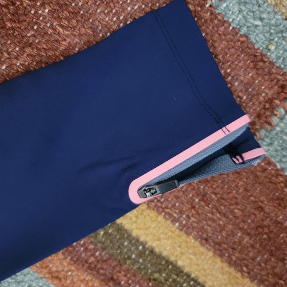 Matching LAAIN SET in blue/gray and pink with piping detail size Small - Picture 8 of 13